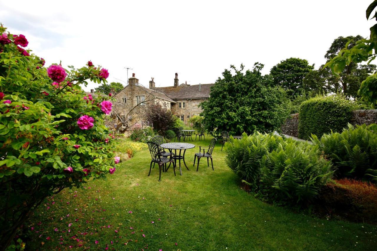 Ashfield House Hotel Grassington Exterior foto The garden at the Old Parsonage