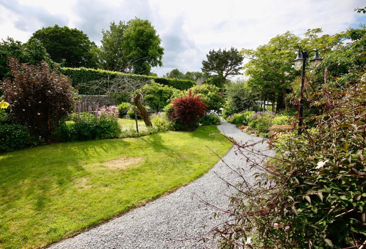 Ashfield House Hotel Grassington Exterior foto The entrance to the walled garden