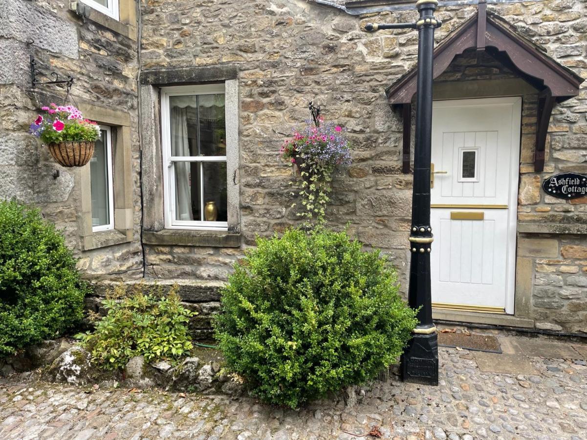 Ashfield House Hotel Grassington Exterior foto The smallest house in England