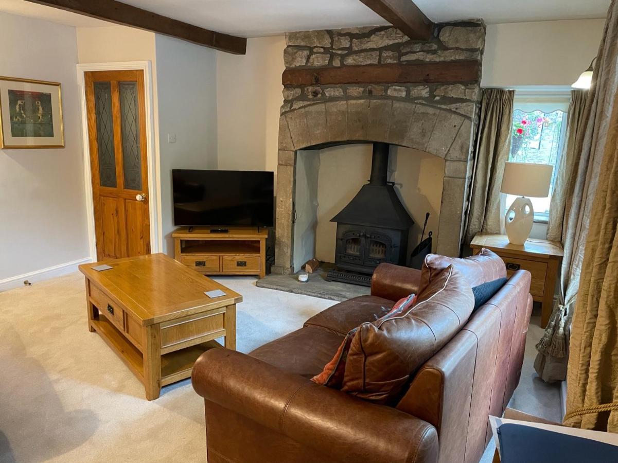 Ashfield House Hotel Grassington Exterior foto The living room at The Old School House