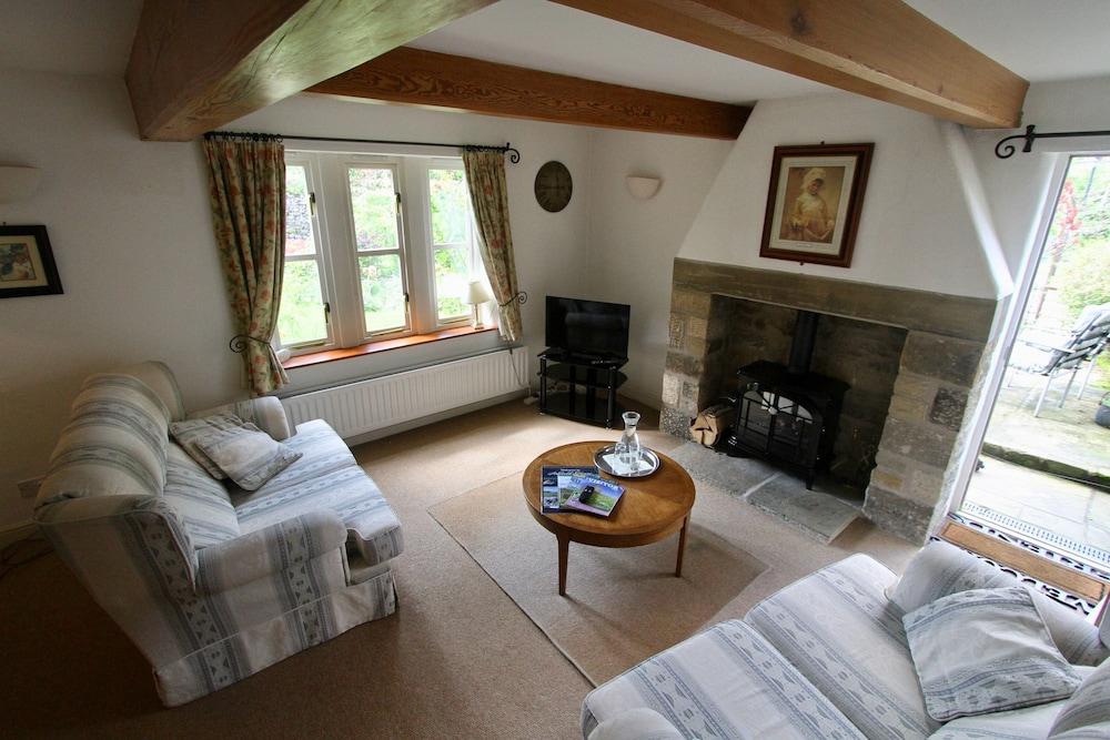 Ashfield House Hotel Grassington Exterior foto The living room at The Old School House