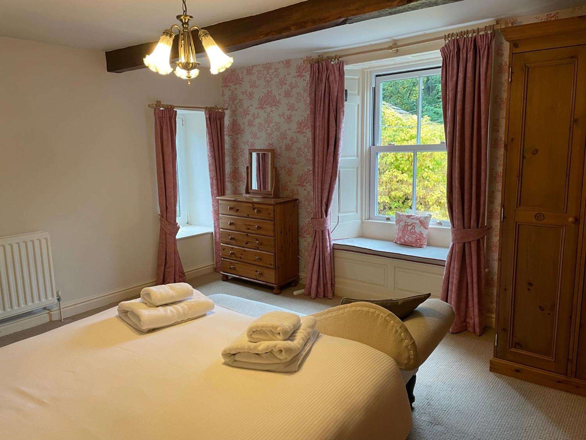 Ashfield House Hotel Grassington Cameră foto The bedroom at The Old School House