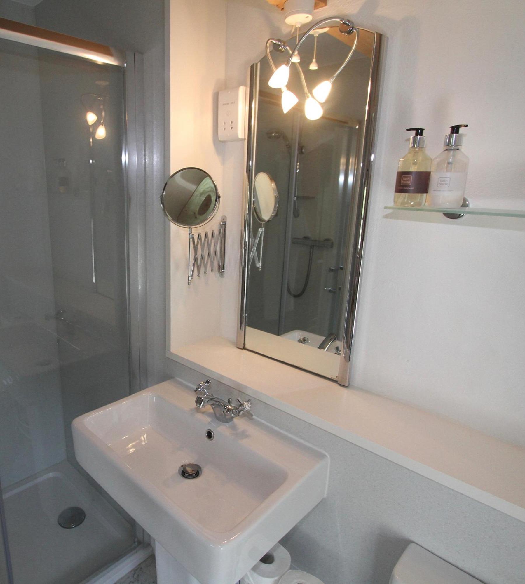 Ashfield House Hotel Grassington Cameră foto A bathroom in a hotel